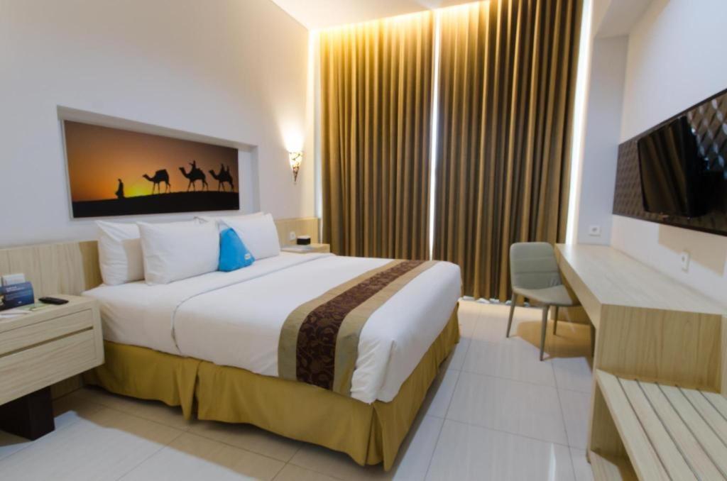 Megaland Hotel Solo Luaran gambar