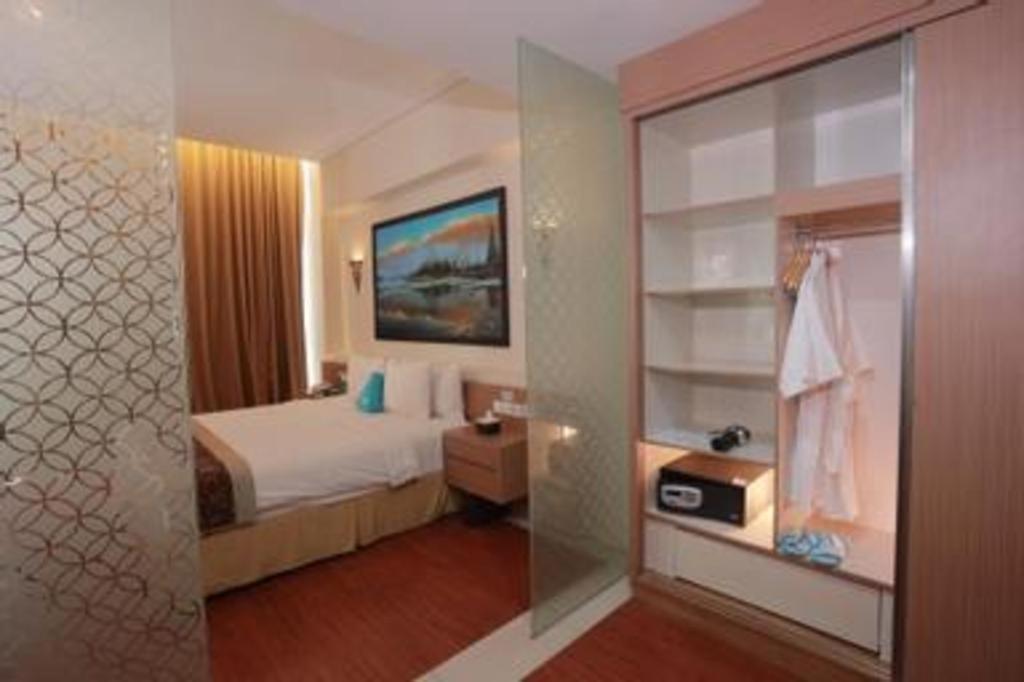 Megaland Hotel Solo Luaran gambar