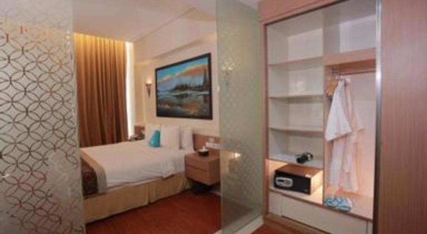Megaland Hotel Solo Luaran gambar