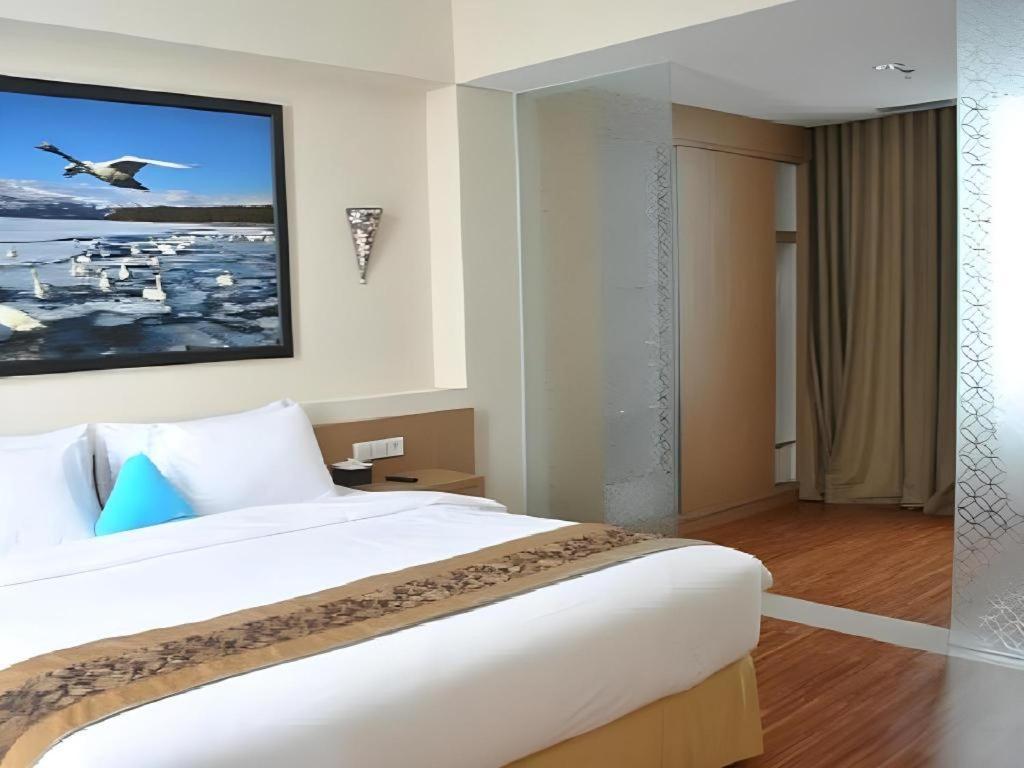 Megaland Hotel Solo Luaran gambar