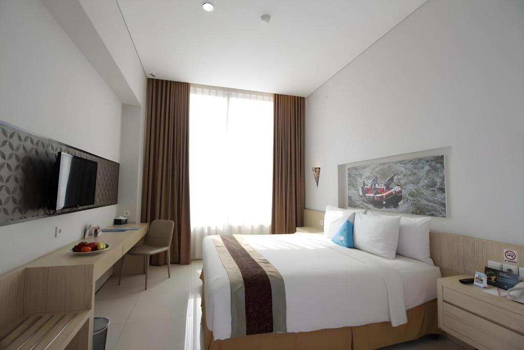 Megaland Hotel Solo Luaran gambar