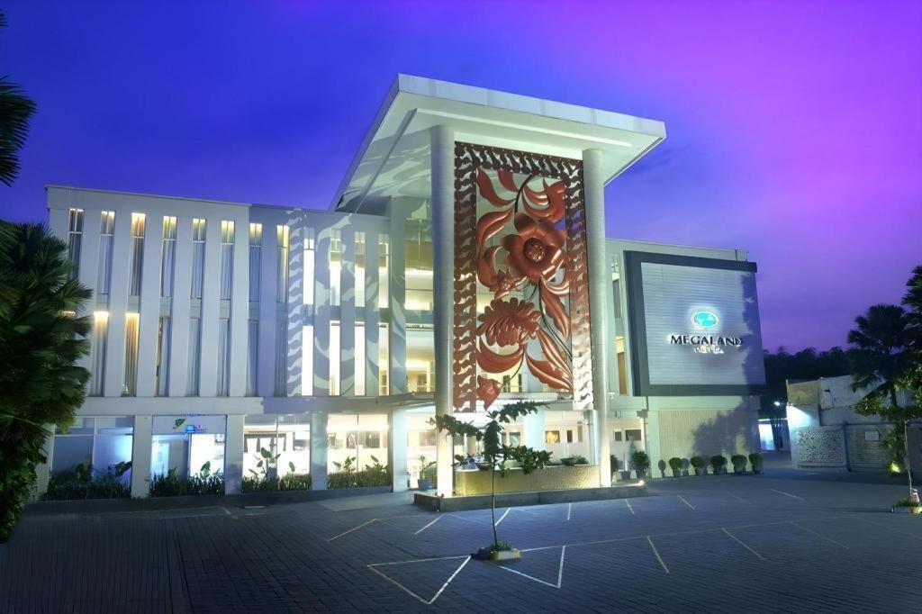 Megaland Hotel Solo Luaran gambar